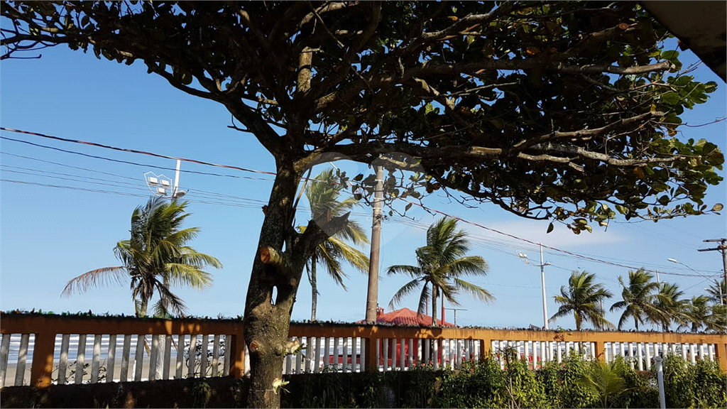 CASA ALTO PADRÃO EM MONGAGUÁ PÉ NA AREIA