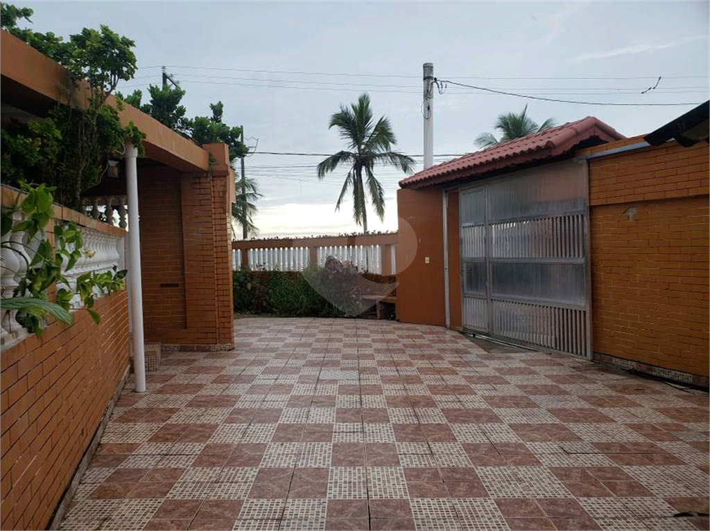 CASA ALTO PADRÃO EM MONGAGUÁ PÉ NA AREIA