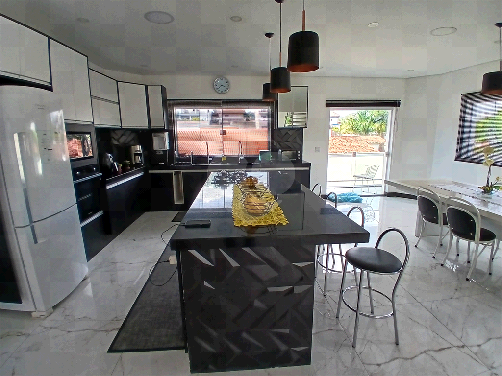 Alto Padrão no City América: 3 Suítes, 10 Vagas e Lazer Completo