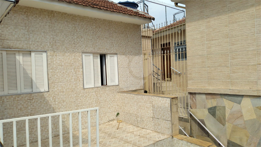 Casa á venda na  Vila Nivi- 200 m² sendo (20 x 10) , 2 casas e 2 salões 