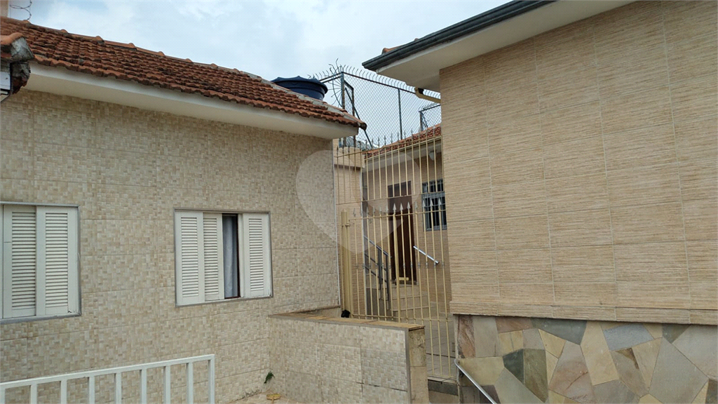 Casa á venda na  Vila Nivi- 200 m² sendo (20 x 10) , 2 casas e 2 salões 