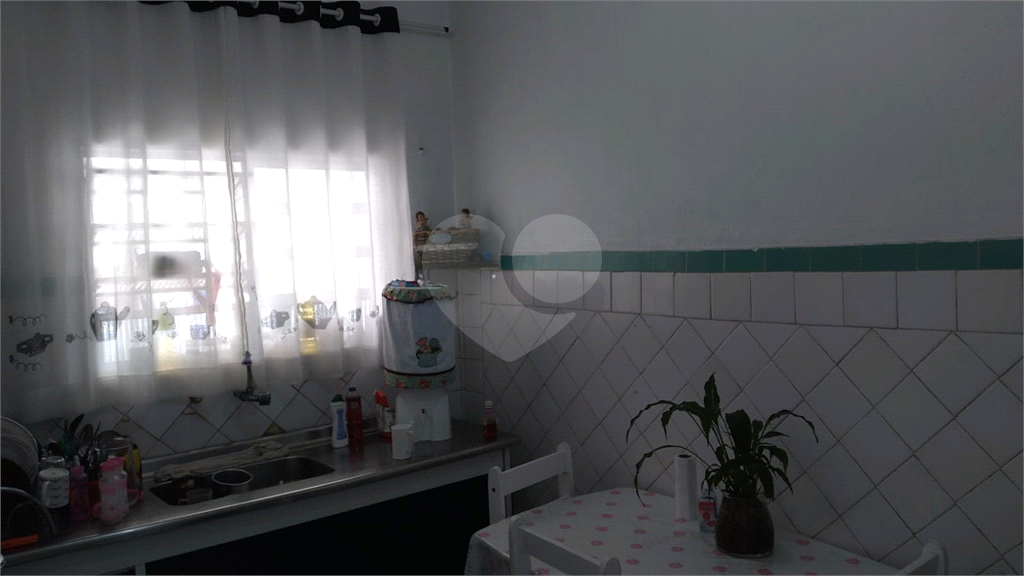 Casa á venda na  Vila Nivi- 200 m² sendo (20 x 10) , 2 casas e 2 salões 