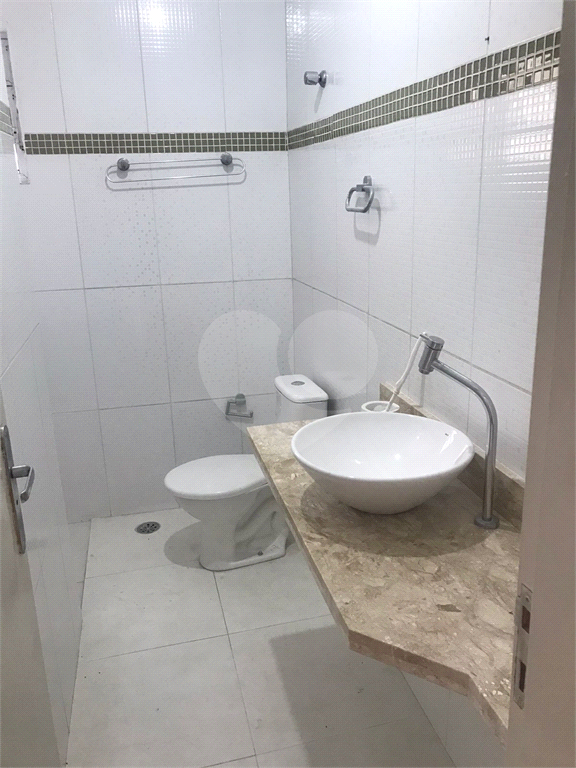 Sobrado amplo bem localizado!