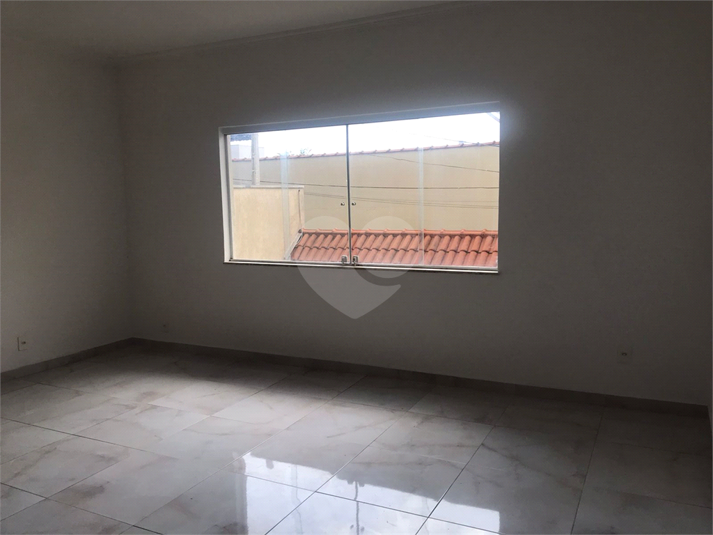 Sobrado amplo bem localizado!