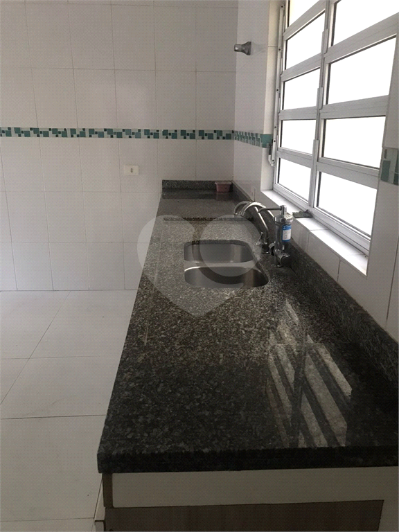 Sobrado amplo bem localizado!