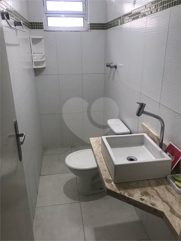 Sobrado amplo bem localizado!
