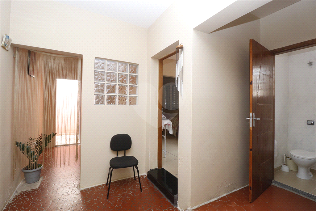 Linda casa com 3 dormitórios, sendo 1 suíte, e 1 vaga na Vila Gustavo. 