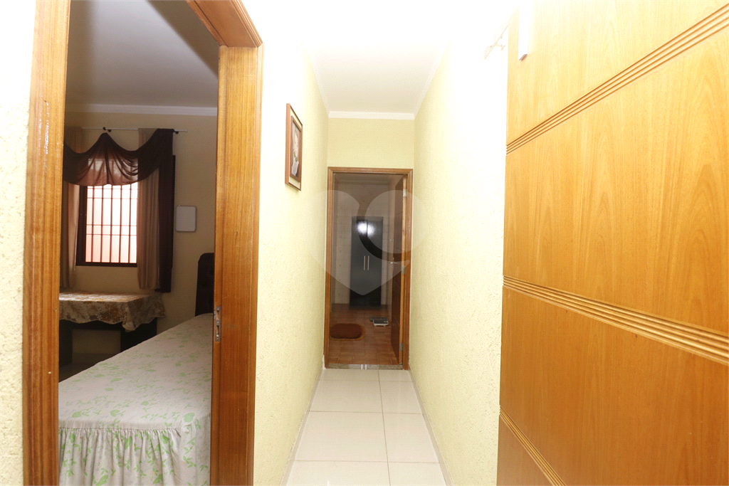 Linda casa com 3 dormitórios, sendo 1 suíte, e 1 vaga na Vila Gustavo. 