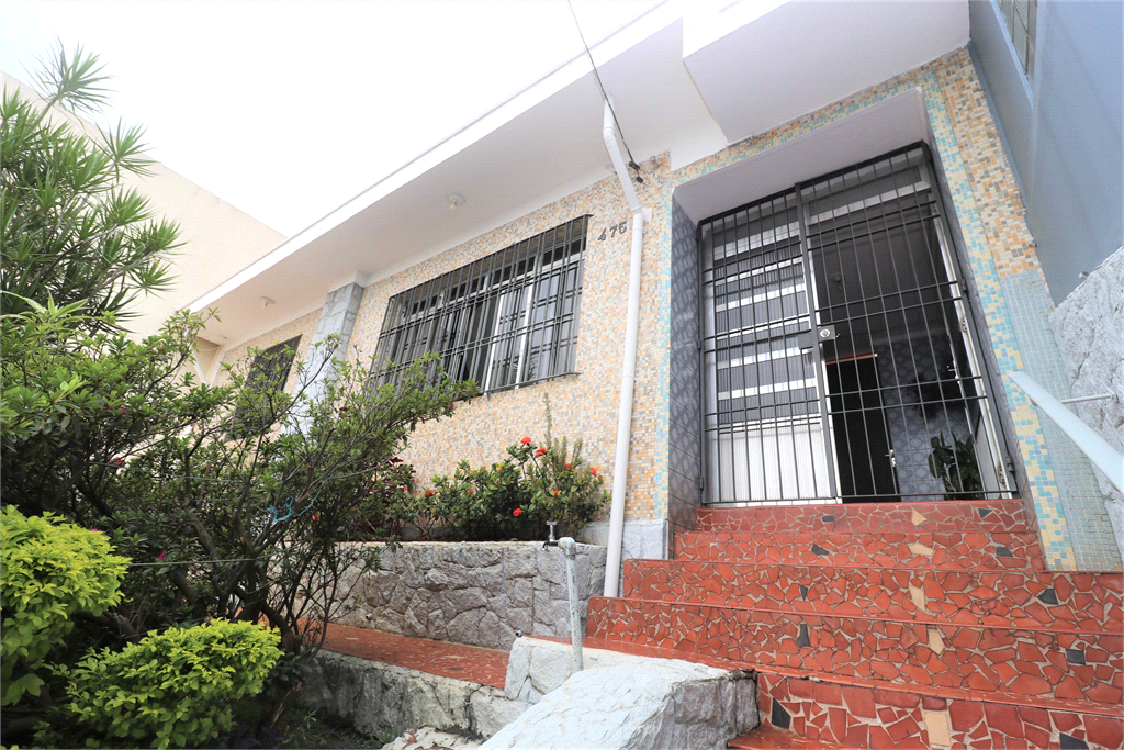 Linda casa com 3 dormitórios, sendo 1 suíte, e 1 vaga na Vila Gustavo. 