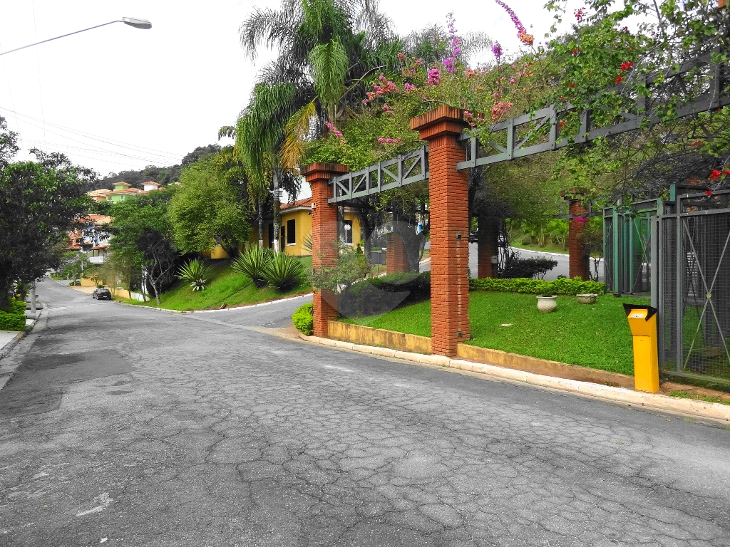 Terreno em condominio de alto padrao no bairro do Horto Florestal