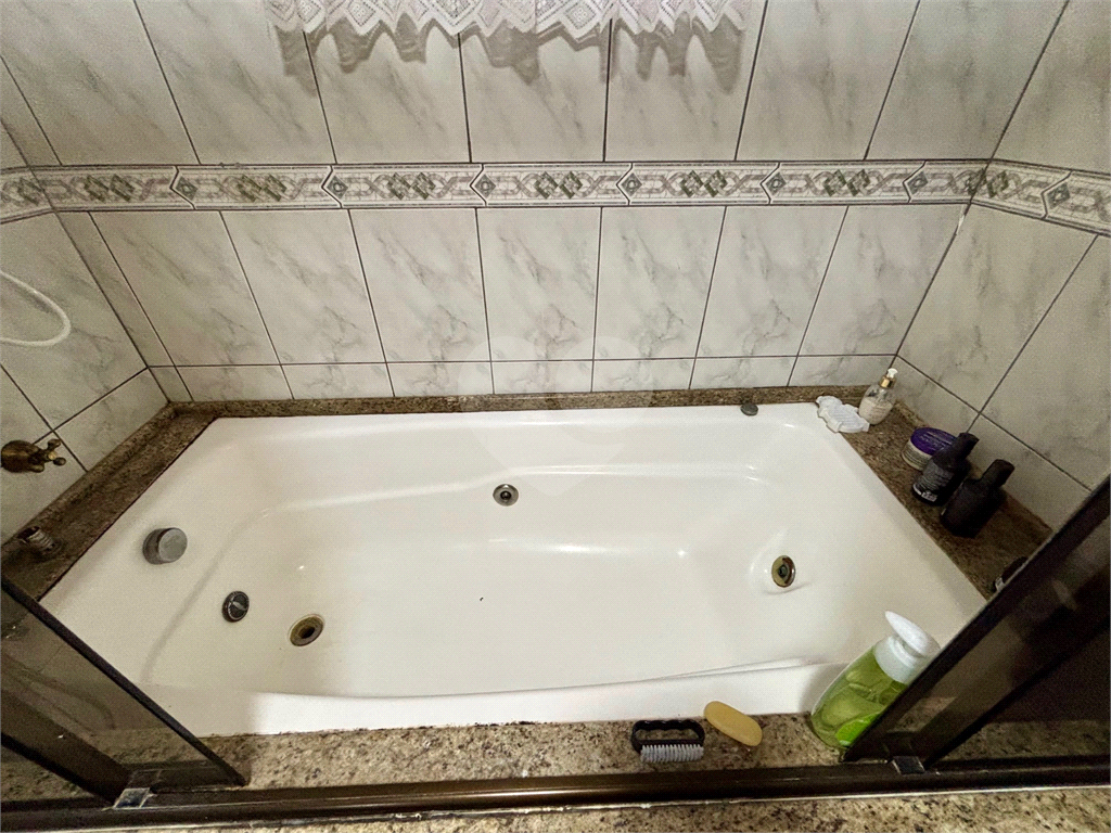 Sobrado à venda no Tremembé com 4 dormitórios, piscina e 4 vagas de garagem. 