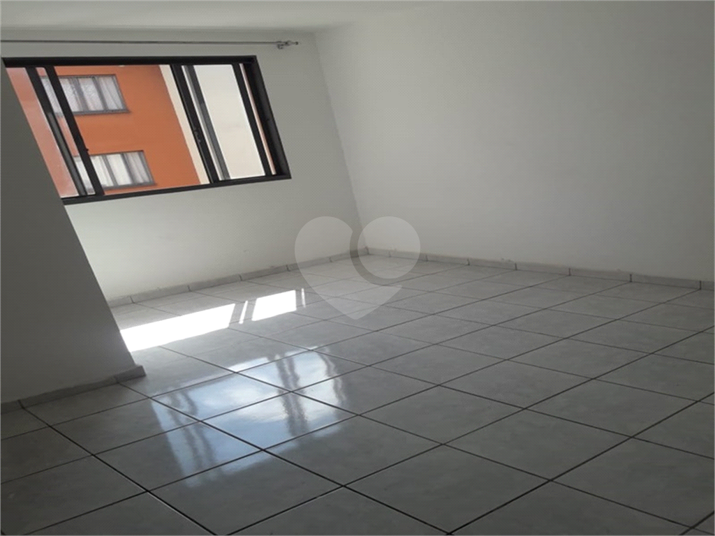 Apartamento localizado na Av. Coronel Sezefredo Fagundes 5169, no Condomínio Bosque Da Cantareira.