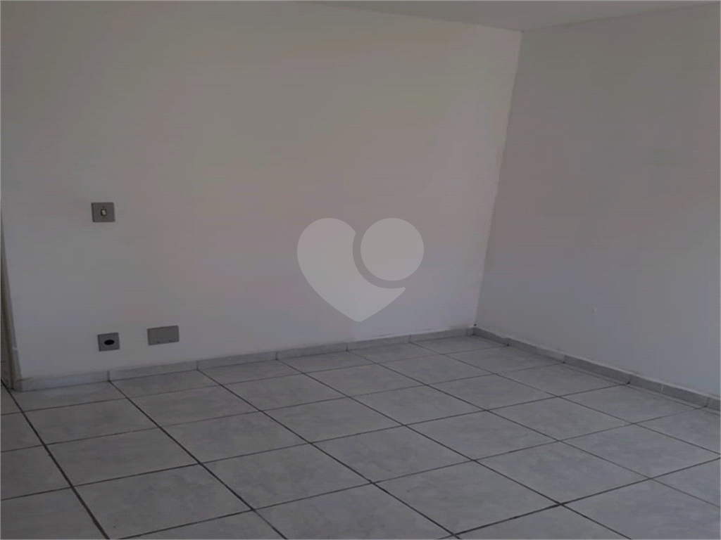 Apartamento localizado na Av. Coronel Sezefredo Fagundes 5169, no Condomínio Bosque Da Cantareira.