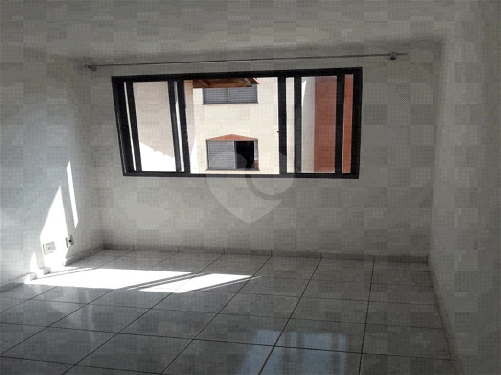 Apartamento localizado na Av. Coronel Sezefredo Fagundes 5169, no Condomínio Bosque Da Cantareira.