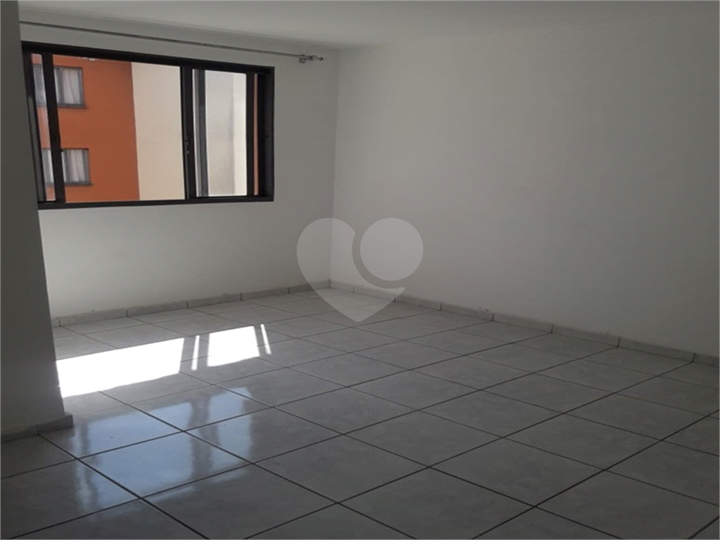 Apartamento localizado na Av. Coronel Sezefredo Fagundes 5169, no Condomínio Bosque Da Cantareira.