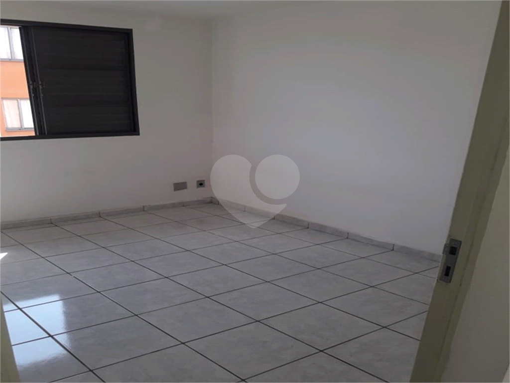 Apartamento localizado na Av. Coronel Sezefredo Fagundes 5169, no Condomínio Bosque Da Cantareira.