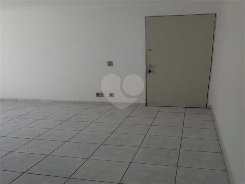 Apartamento localizado na Av. Coronel Sezefredo Fagundes 5169, no Condomínio Bosque Da Cantareira.
