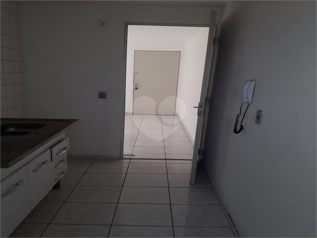 Apartamento localizado na Av. Coronel Sezefredo Fagundes 5169, no Condomínio Bosque Da Cantareira.