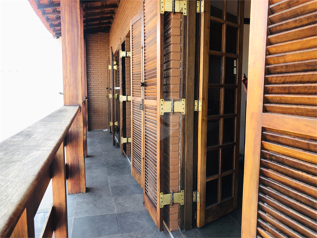 Sobrado Tremembé com 2 suites e 6 vagas de garagem