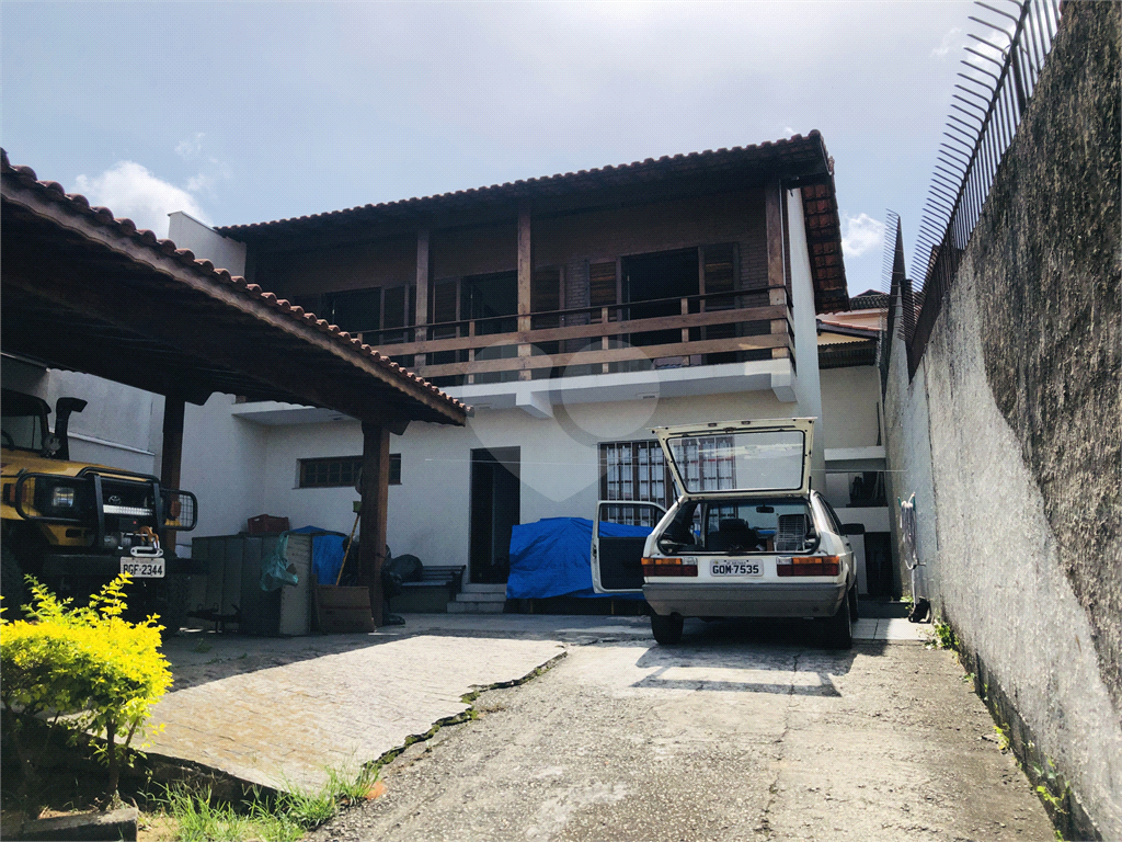 Sobrado Tremembé com 2 suites e 6 vagas de garagem