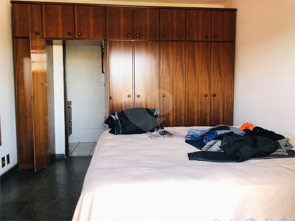 Sobrado Tremembé com 2 suites e 6 vagas de garagem