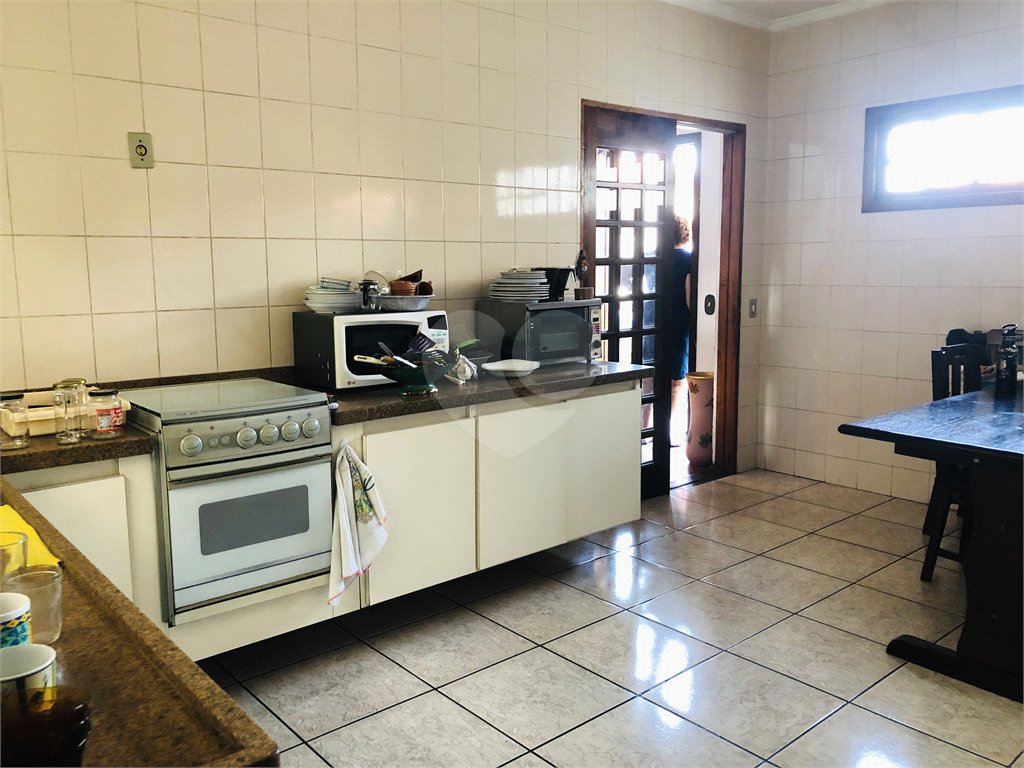 Sobrado Tremembé com 2 suites e 6 vagas de garagem