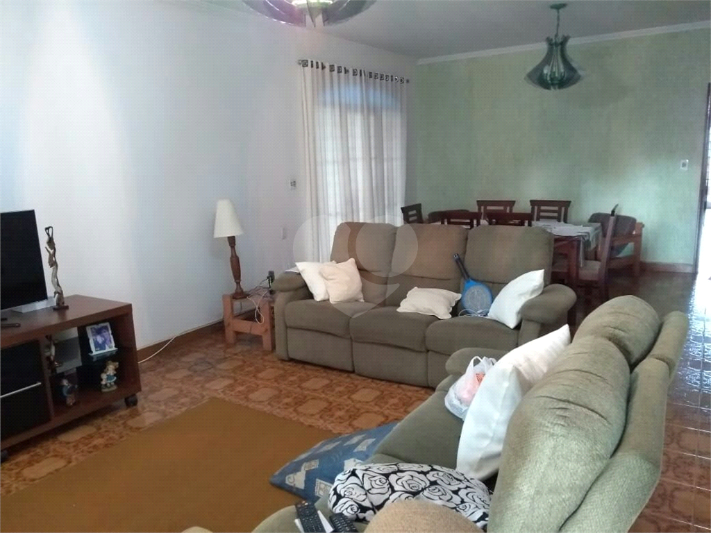 Casa à venda com 2 quartos, 361m² - Foto 2