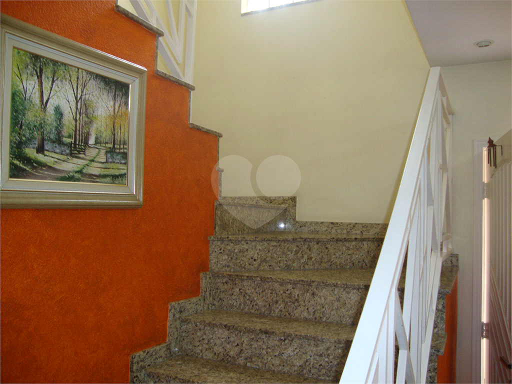 Sobrado em Osasco, bairro Jardim das Flores, 185m², 3 suítes, 6 vagas cobertas