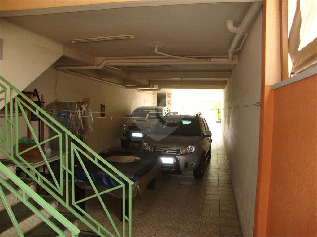 Sobrado em Osasco, bairro Jardim das Flores, 185m², 3 suítes, 6 vagas cobertas