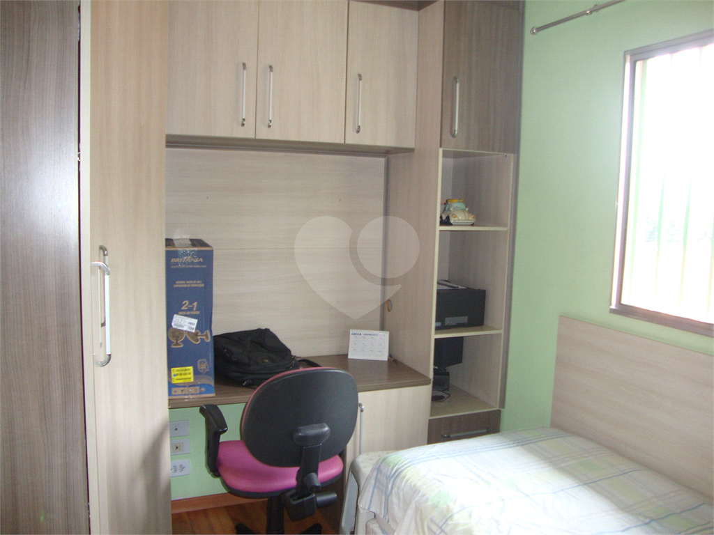 Sobrado em Osasco, bairro Jardim das Flores, 185m², 3 suítes, 6 vagas cobertas