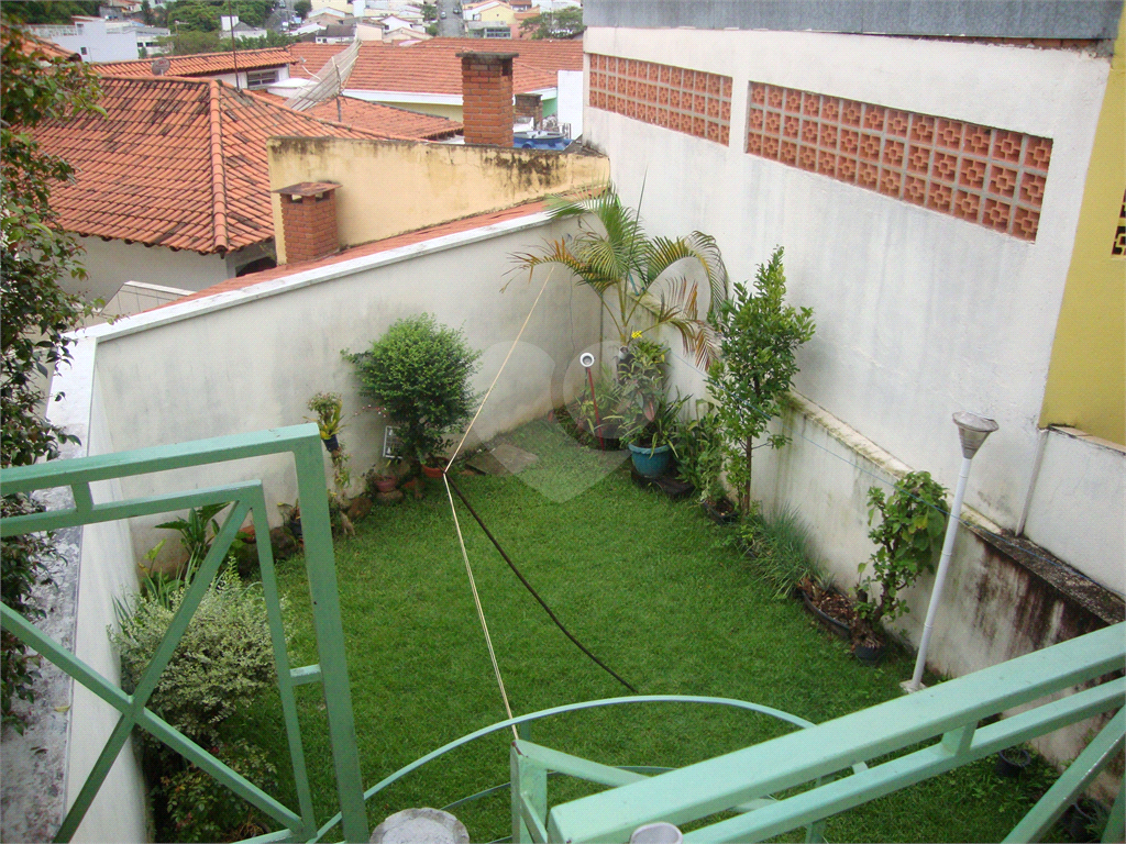 Sobrado em Osasco, bairro Jardim das Flores, 185m², 3 suítes, 6 vagas cobertas