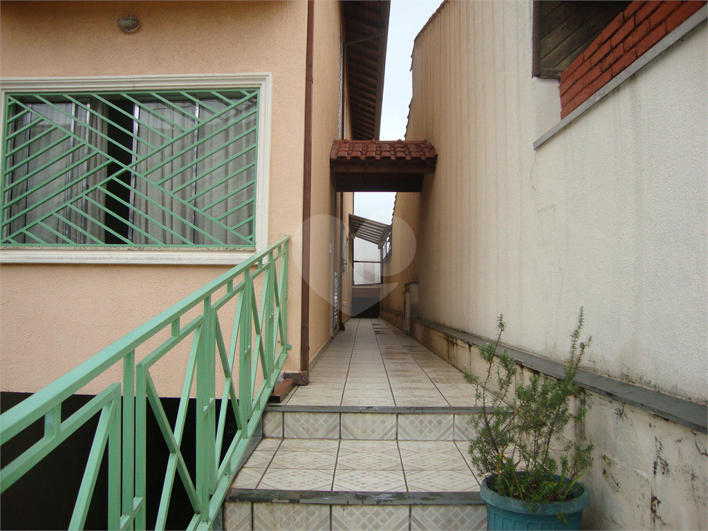 Sobrado em Osasco, bairro Jardim das Flores, 185m², 3 suítes, 6 vagas cobertas