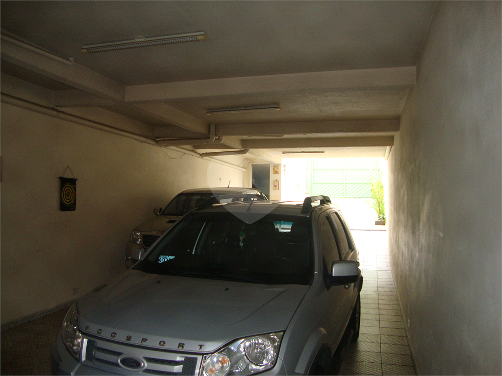 Sobrado em Osasco, bairro Jardim das Flores, 185m², 3 suítes, 6 vagas cobertas