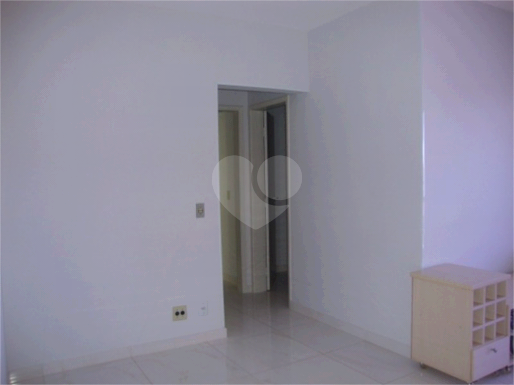Apartamento à venda com 2 quartos, 67m² - Foto 2