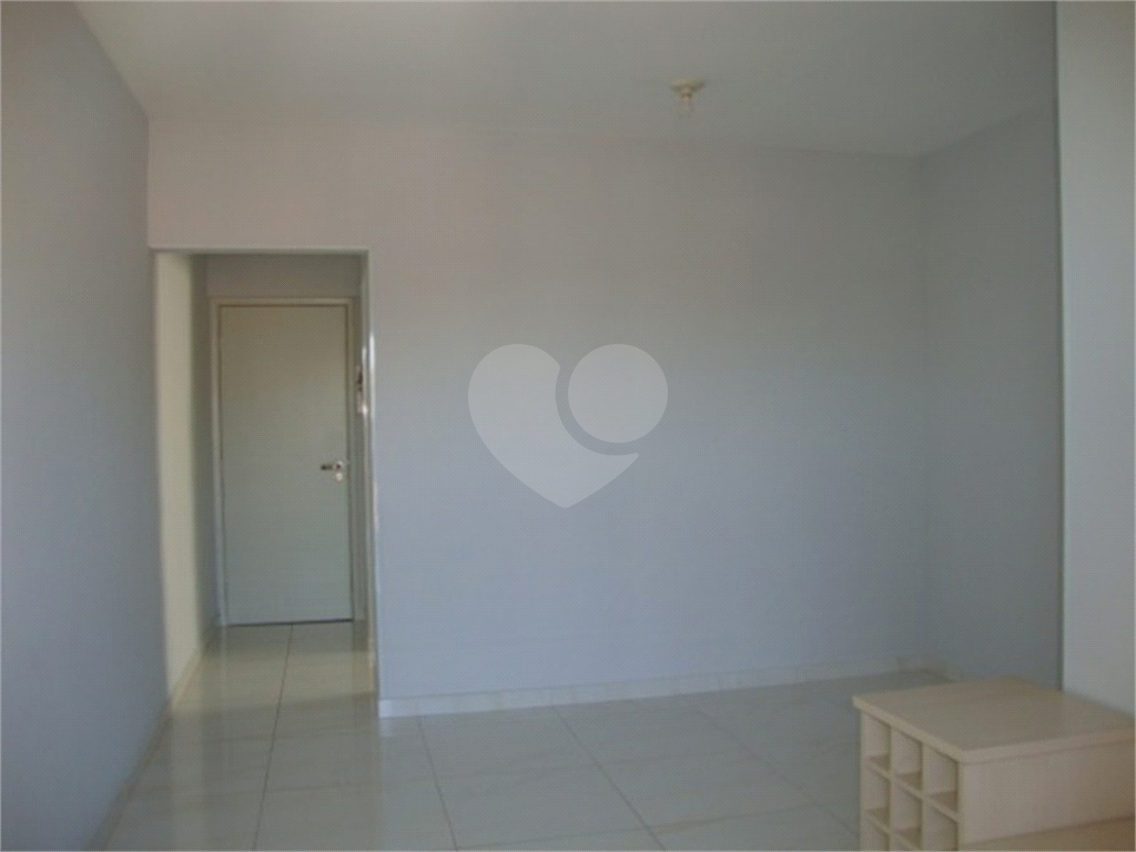 Apartamento à venda com 2 quartos, 67m² - Foto 4