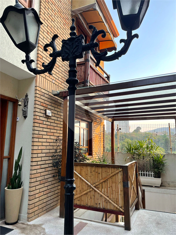 Casa de Condominio no Horto Florestal com 3 dormitórios