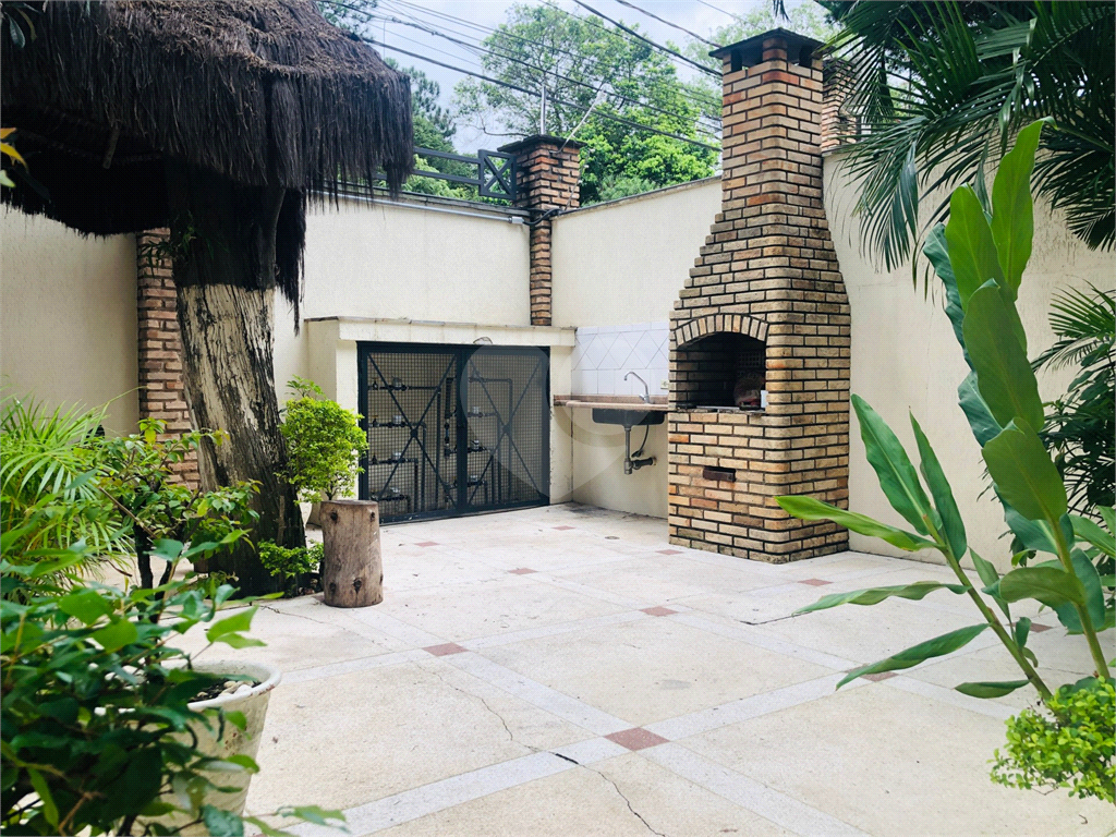 Casa de Condominio no Horto Florestal com 3 dormitórios