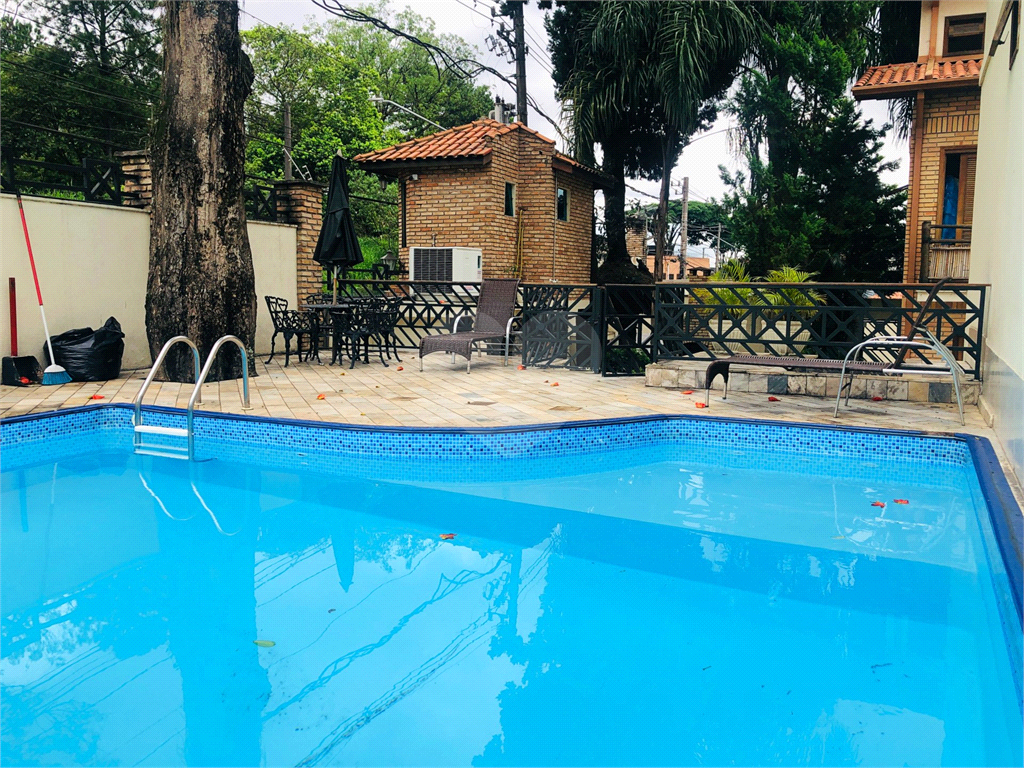 Casa de Condominio no Horto Florestal com 3 dormitórios