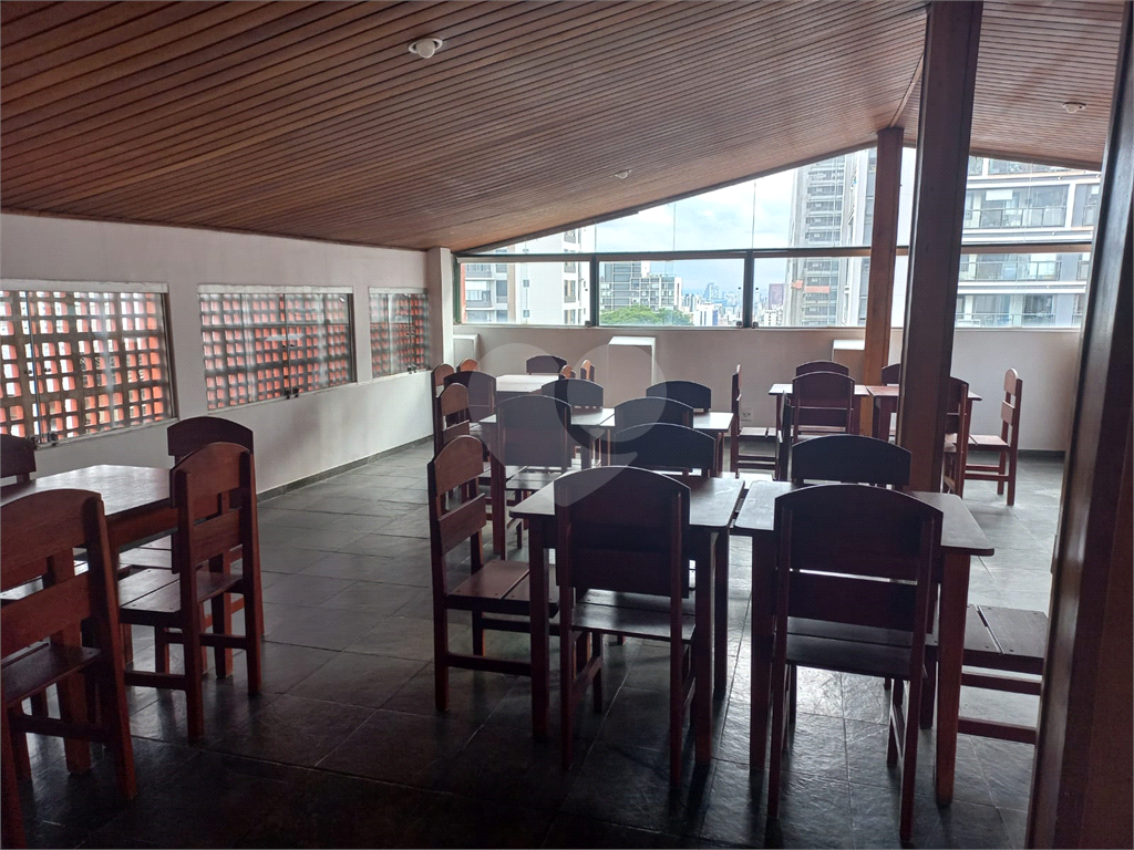 APARTAMENTO em PINHEIROS