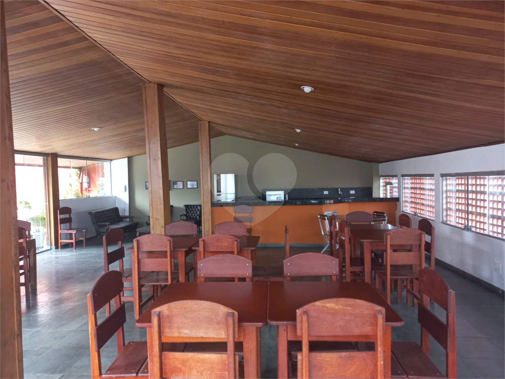 APARTAMENTO em PINHEIROS