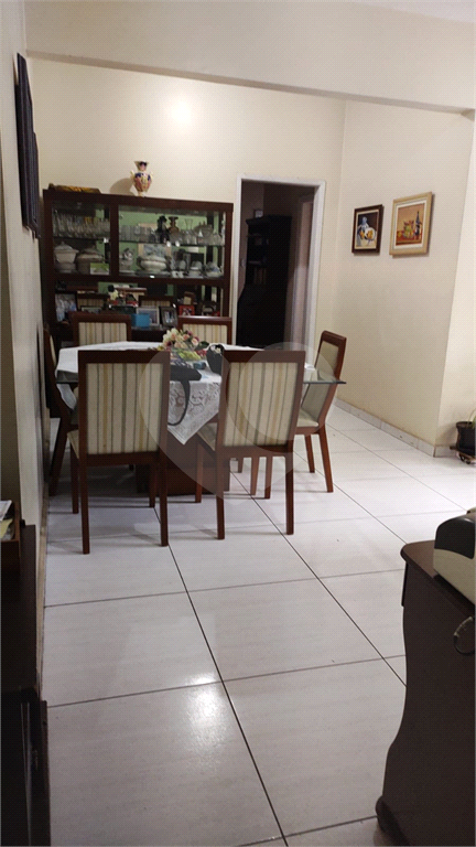 APARTAMENTO em PINHEIROS
