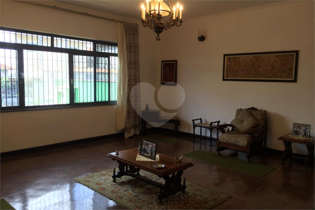 Casa térrea, bem arejada  3 dormitórios com uma suíte, 2 vagas, rua tranquila,