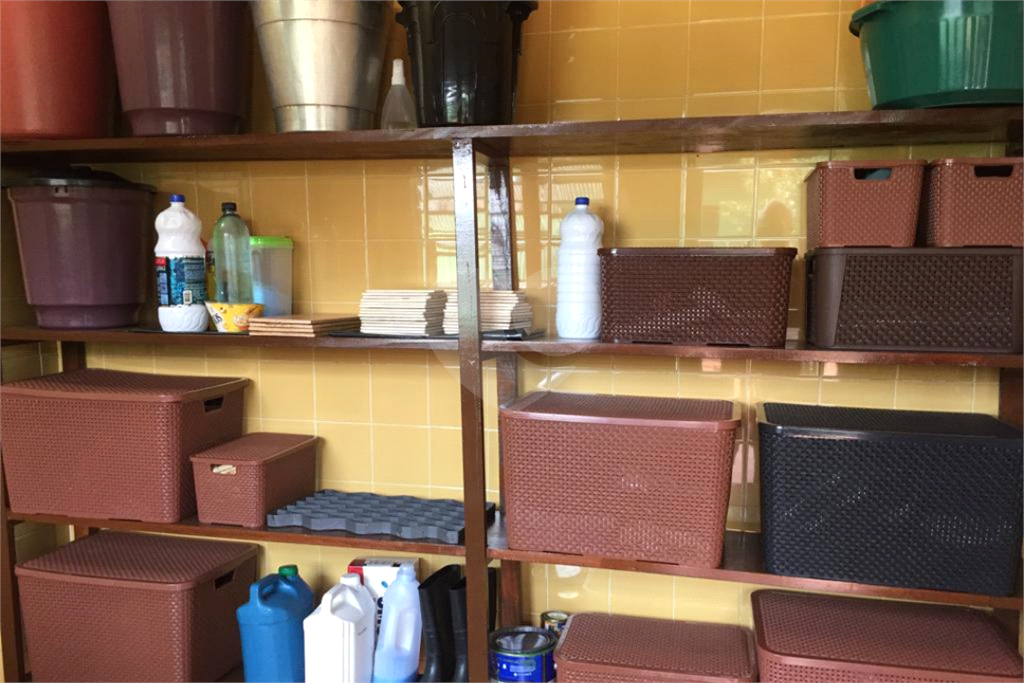 Casa térrea, bem arejada  3 dormitórios com uma suíte, 2 vagas, rua tranquila,