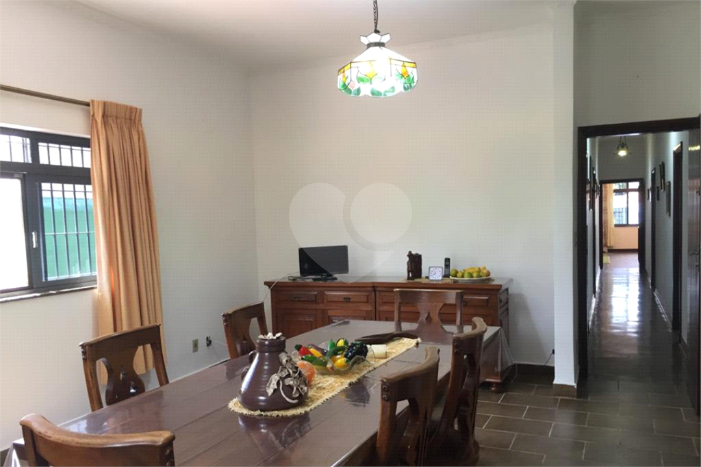 Casa térrea, bem arejada  3 dormitórios com uma suíte, 2 vagas, rua tranquila,