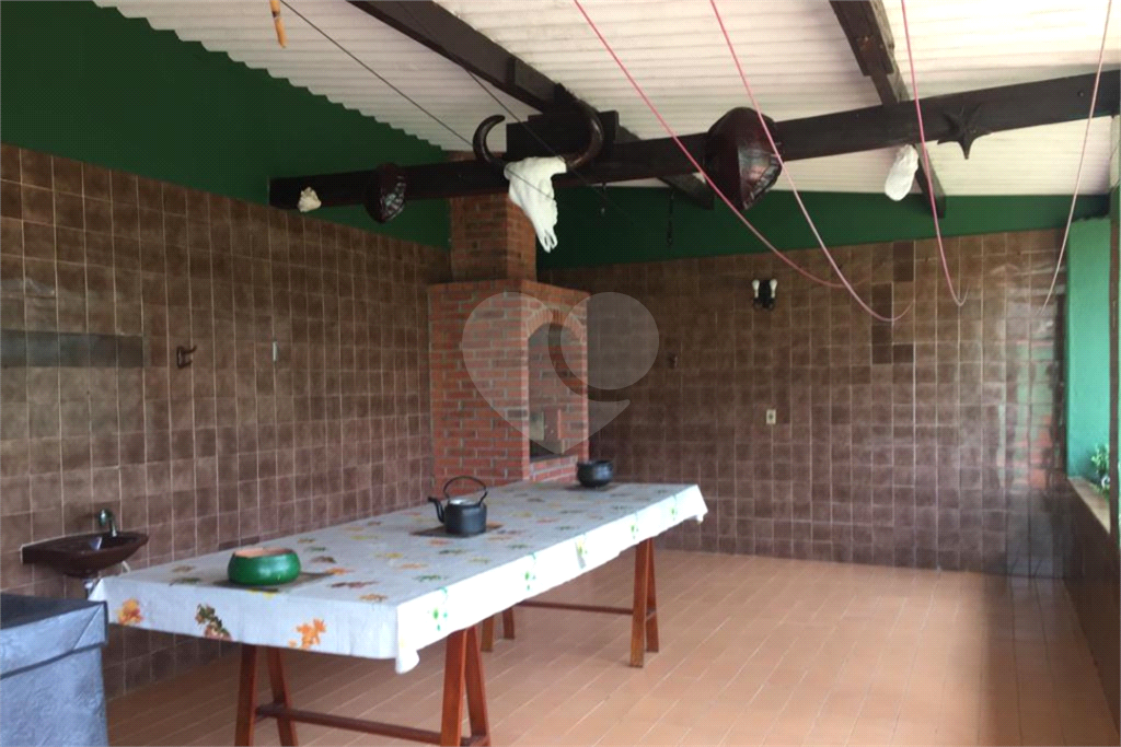 Casa térrea, bem arejada  3 dormitórios com uma suíte, 2 vagas, rua tranquila,