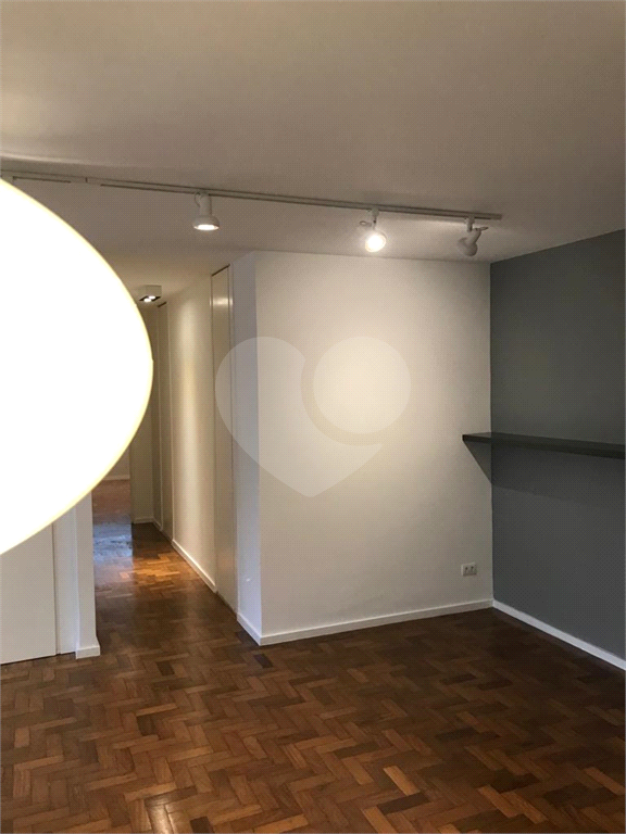Apartamento em Moema com 3 quartos - reformado
