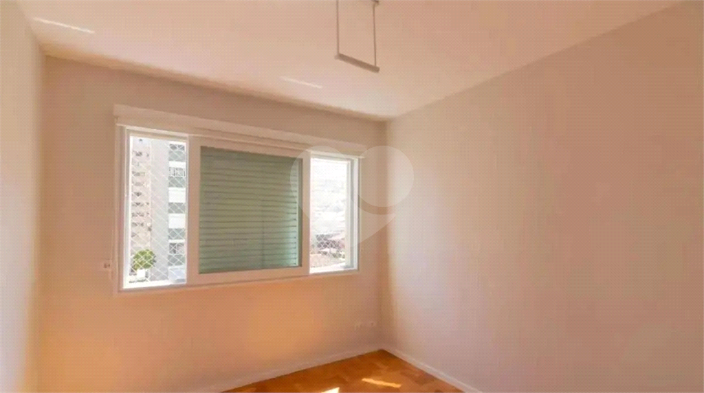 Apartamento em Moema com 3 quartos - reformado