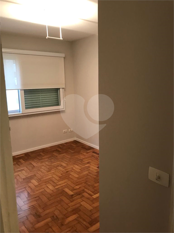 Apartamento em Moema com 3 quartos - reformado