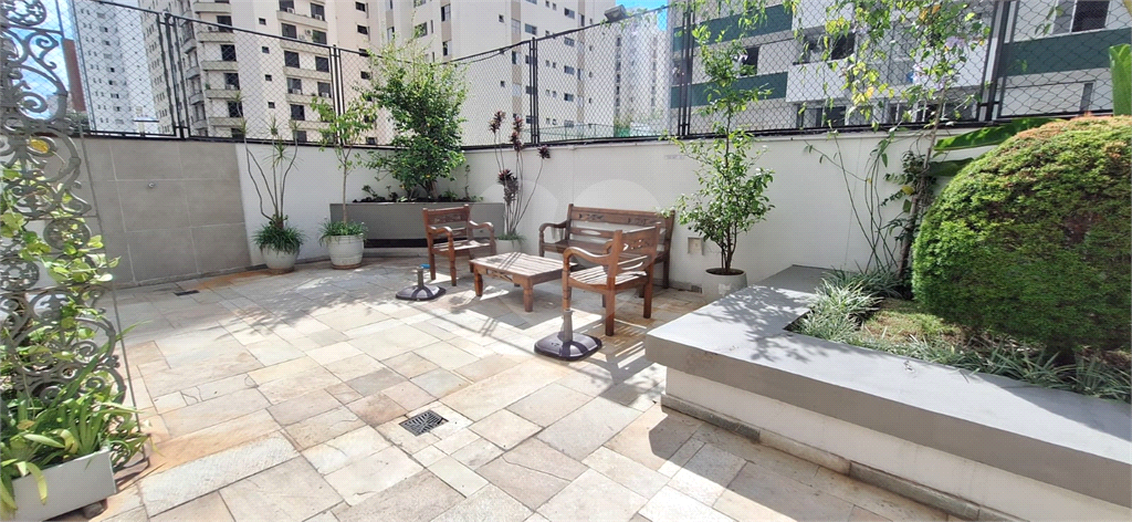 Apartamento em Moema com 3 quartos - reformado