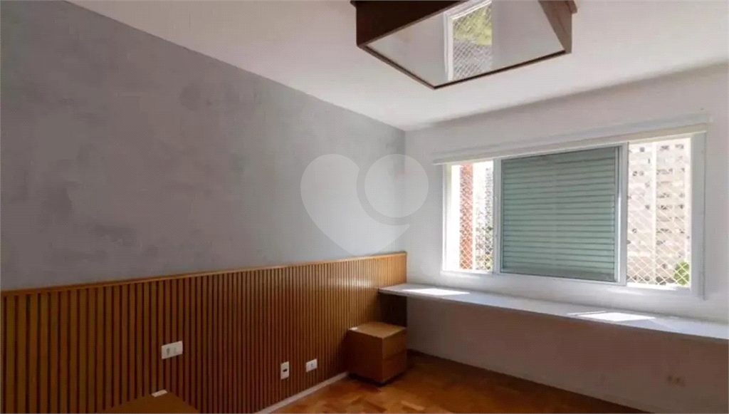Apartamento em Moema com 3 quartos - reformado